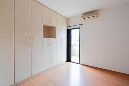 Casa à venda com 200m², 3 quartos e 5 vagas Casa à venda com 200m², 3 quartos e 5 vagasSuíte 3