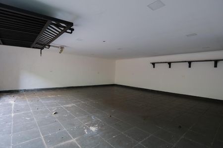 Casa à venda com 200m², 3 quartos e 5 vagas Casa à venda com 200m², 3 quartos e 5 vagasGaragem