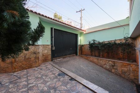 Casa à venda com 200m², 3 quartos e 5 vagas Casa à venda com 200m², 3 quartos e 5 vagasQuintal