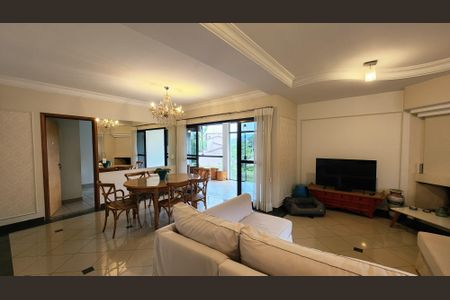 Casa à venda com 273m², 3 quartos e 3 vagas Casa à venda com 273m², 3 quartos e 3 vagasSala