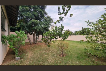 Casa à venda com 273m², 3 quartos e 3 vagas Casa à venda com 273m², 3 quartos e 3 vagasQuintal