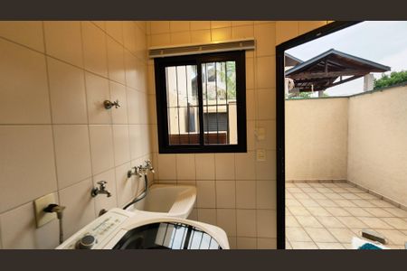 Casa à venda com 273m², 3 quartos e 3 vagas Casa à venda com 273m², 3 quartos e 3 vagasLavanderia