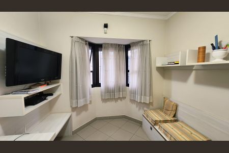 Casa à venda com 273m², 3 quartos e 3 vagas Casa à venda com 273m², 3 quartos e 3 vagasEscritório