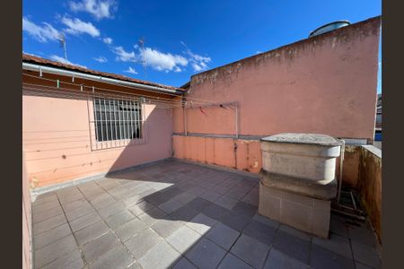 Casa para alugar com 150m², 2 quartos e 2 vagas Casa para alugar com 150m², 2 quartos e 2 vagasVaranda