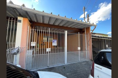 Casa para alugar com 150m², 2 quartos e 2 vagas Casa para alugar com 150m², 2 quartos e 2 vagasFachada