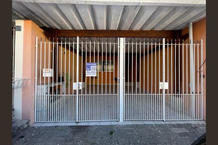 Casa para alugar com 150m², 2 quartos e 2 vagas Casa para alugar com 150m², 2 quartos e 2 vagasFachada