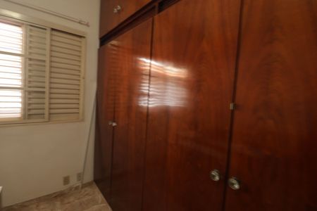 Casa à venda com 302m², 4 quartos e 3 vagas Casa à venda com 302m², 4 quartos e 3 vagasQuarto 2