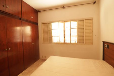 Casa à venda com 302m², 4 quartos e 3 vagas Casa à venda com 302m², 4 quartos e 3 vagasQuarto 1