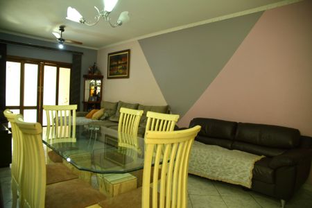 Casa à venda com 160m², 3 quartos e 2 vagasSala