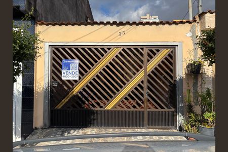 Casa à venda com 160m², 3 quartos e 2 vagas Casa à venda com 160m², 3 quartos e 2 vagasFachada