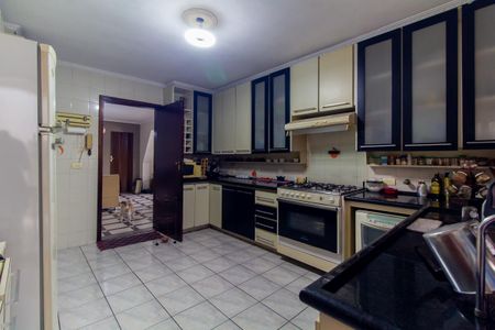 Casa à venda com 277m², 4 quartos e 5 vagas Casa à venda com 277m², 4 quartos e 5 vagasCozinha
