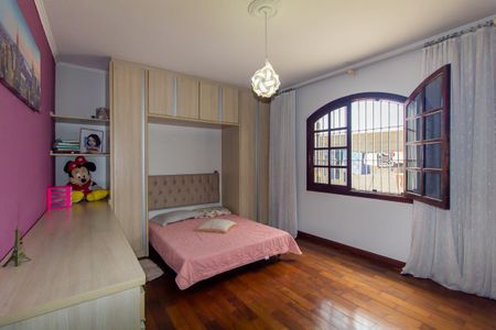Casa à venda com 277m², 4 quartos e 5 vagas Casa à venda com 277m², 4 quartos e 5 vagasQuarto 2