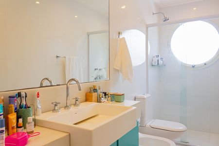 Apartamento à venda com 127m², 4 quartos e 3 vagas Apartamento à venda com 127m², 4 quartos e 3 vagasBanheiro da Suíte
