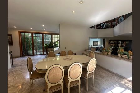 Casa para alugar com 540m², 4 quartos e 6 vagas Casa para alugar com 540m², 4 quartos e 6 vagasSala