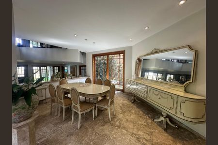 Casa para alugar com 540m², 4 quartos e 6 vagas Casa para alugar com 540m², 4 quartos e 6 vagasSala