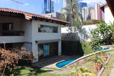Casa para alugar com 540m², 4 quartos e 6 vagas Casa para alugar com 540m², 4 quartos e 6 vagasPiscina