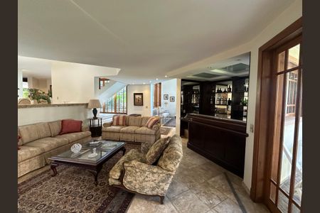 Casa para alugar com 540m², 4 quartos e 6 vagas Casa para alugar com 540m², 4 quartos e 6 vagasSala