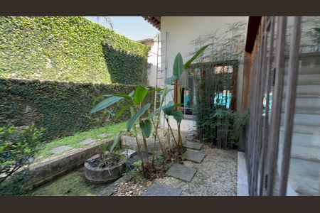 Casa para alugar com 540m², 4 quartos e 6 vagas Casa para alugar com 540m², 4 quartos e 6 vagasQuintal