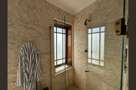 Casa para alugar com 540m², 4 quartos e 6 vagas Casa para alugar com 540m², 4 quartos e 6 vagasBanheiro da Suíte 2