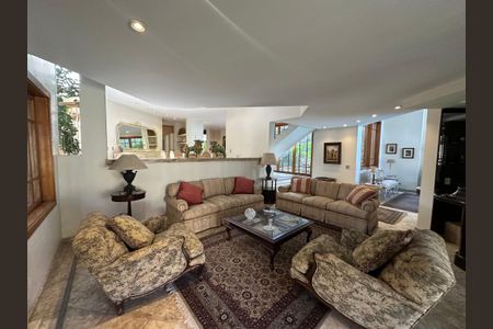 Casa para alugar com 540m², 4 quartos e 6 vagas Casa para alugar com 540m², 4 quartos e 6 vagasSala