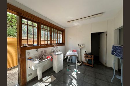 Casa para alugar com 540m², 4 quartos e 6 vagas Casa para alugar com 540m², 4 quartos e 6 vagasÁrea de Serviço