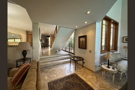 Casa para alugar com 540m², 4 quartos e 6 vagas Casa para alugar com 540m², 4 quartos e 6 vagasSala