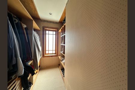Casa para alugar com 540m², 4 quartos e 6 vagas Casa para alugar com 540m², 4 quartos e 6 vagasCloset da suíte 2