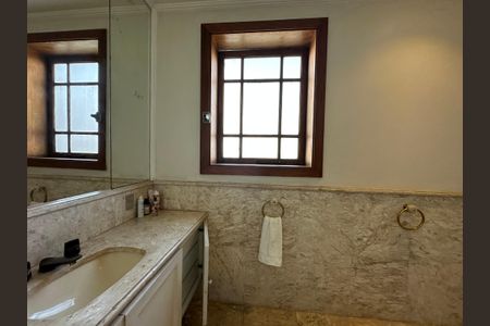 Casa para alugar com 540m², 4 quartos e 6 vagas Casa para alugar com 540m², 4 quartos e 6 vagasBanheiro