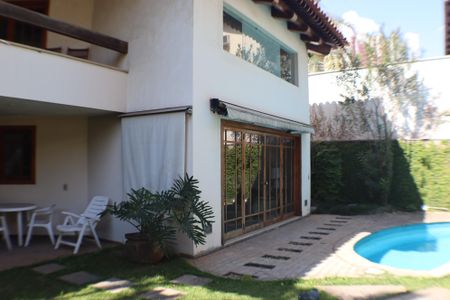 Casa para alugar com 540m², 4 quartos e 6 vagas Casa para alugar com 540m², 4 quartos e 6 vagasQuintal