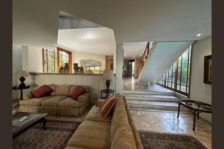 Casa para alugar com 540m², 4 quartos e 6 vagas Casa para alugar com 540m², 4 quartos e 6 vagasSala