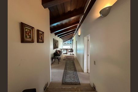 Casa para alugar com 540m², 4 quartos e 6 vagas Casa para alugar com 540m², 4 quartos e 6 vagasCorredor