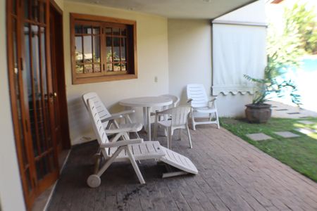 Casa para alugar com 540m², 4 quartos e 6 vagas Casa para alugar com 540m², 4 quartos e 6 vagasQuintal