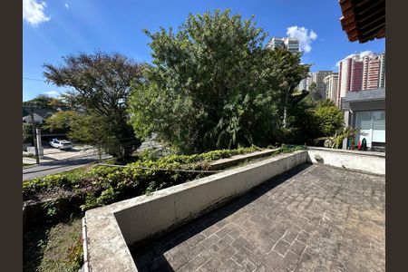 Casa para alugar com 540m², 4 quartos e 6 vagas Casa para alugar com 540m², 4 quartos e 6 vagasÁrea Externa