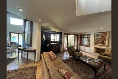 Casa para alugar com 540m², 4 quartos e 6 vagas Casa para alugar com 540m², 4 quartos e 6 vagasSala