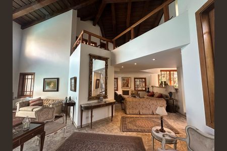 Casa para alugar com 540m², 4 quartos e 6 vagas Casa para alugar com 540m², 4 quartos e 6 vagasSala