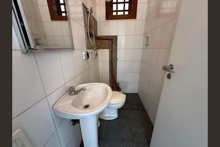 Casa para alugar com 540m², 4 quartos e 6 vagas Casa para alugar com 540m², 4 quartos e 6 vagasBanheiro de serviço