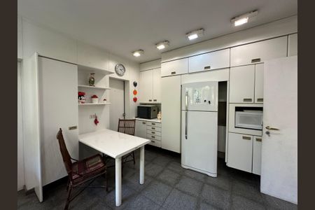 Casa para alugar com 540m², 4 quartos e 6 vagas Casa para alugar com 540m², 4 quartos e 6 vagasCozinha