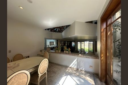 Casa para alugar com 540m², 4 quartos e 6 vagas Casa para alugar com 540m², 4 quartos e 6 vagasSala
