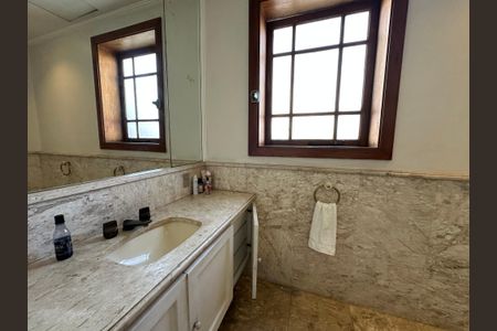 Casa para alugar com 540m², 4 quartos e 6 vagas Casa para alugar com 540m², 4 quartos e 6 vagasBanheiro