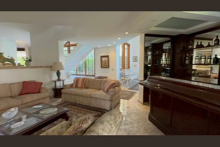 Casa para alugar com 540m², 4 quartos e 6 vagas Casa para alugar com 540m², 4 quartos e 6 vagasSala