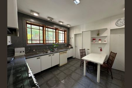 Casa para alugar com 540m², 4 quartos e 6 vagas Casa para alugar com 540m², 4 quartos e 6 vagasCozinha