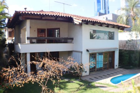 Casa para alugar com 540m², 4 quartos e 6 vagas Casa para alugar com 540m², 4 quartos e 6 vagasQuintal