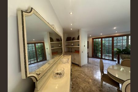 Casa para alugar com 540m², 4 quartos e 6 vagas Casa para alugar com 540m², 4 quartos e 6 vagasSala