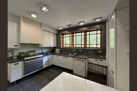 Casa para alugar com 540m², 4 quartos e 6 vagas Casa para alugar com 540m², 4 quartos e 6 vagasCozinha