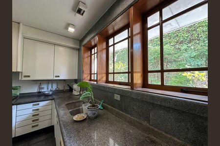 Casa para alugar com 540m², 4 quartos e 6 vagas Casa para alugar com 540m², 4 quartos e 6 vagasCozinha