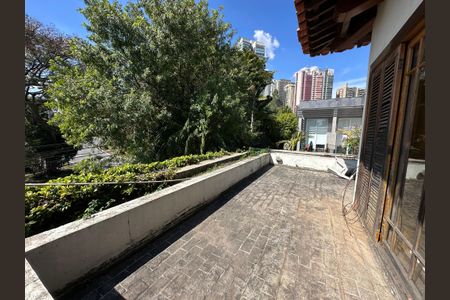 Casa para alugar com 540m², 4 quartos e 6 vagas Casa para alugar com 540m², 4 quartos e 6 vagasÁrea Externa