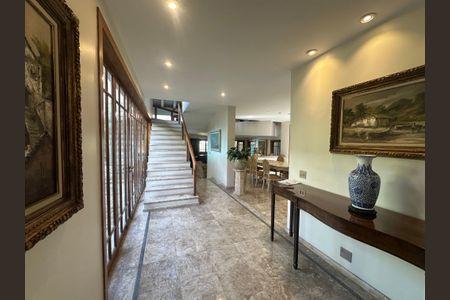 Casa para alugar com 540m², 4 quartos e 6 vagas Casa para alugar com 540m², 4 quartos e 6 vagasSala