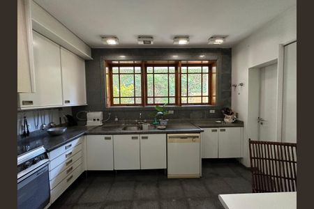 Casa para alugar com 540m², 4 quartos e 6 vagas Casa para alugar com 540m², 4 quartos e 6 vagasCozinha