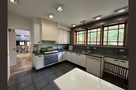 Casa para alugar com 540m², 4 quartos e 6 vagas Casa para alugar com 540m², 4 quartos e 6 vagasCozinha