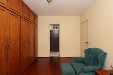 Apartamento à venda com 147m², 4 quartos e 2 vagas Apartamento à venda com 147m², 4 quartos e 2 vagasSuíte